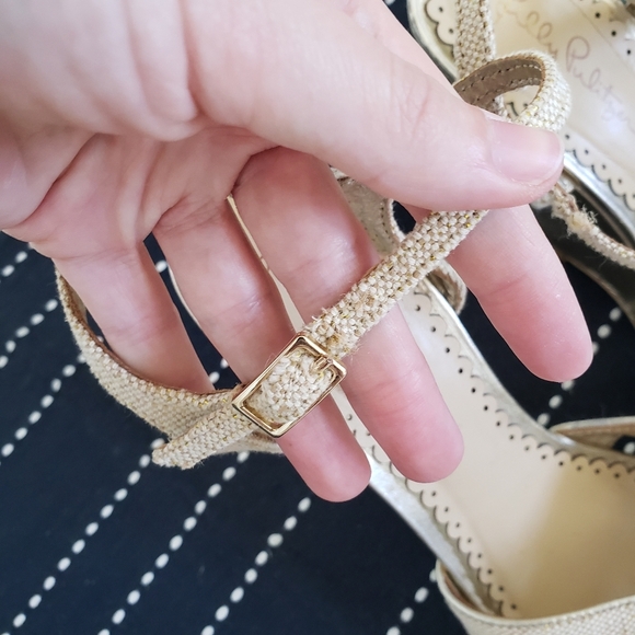 Lilly Pulitzer| Wedge Sandal Gold Textured Size 8.5 - Picture 4 of 9